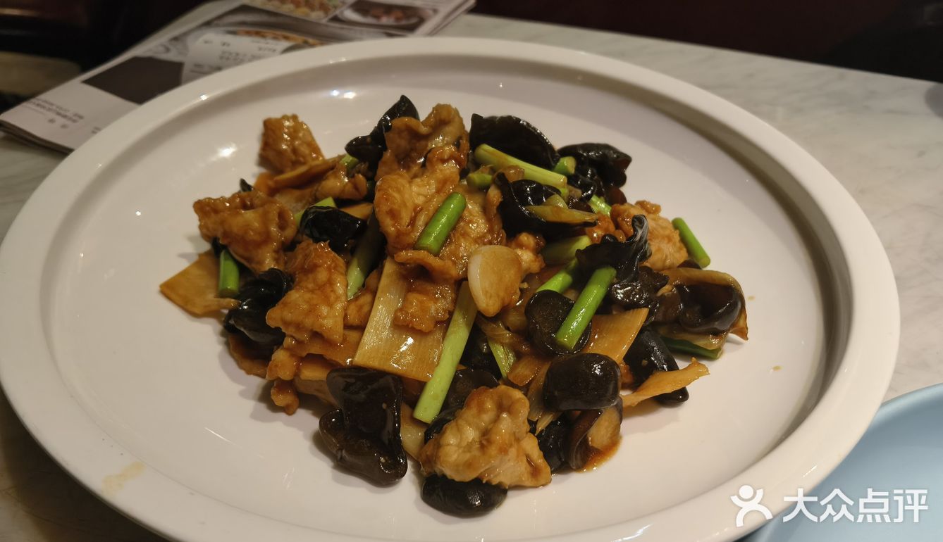 本人从来没耐心等吃饭，索性直接换一家