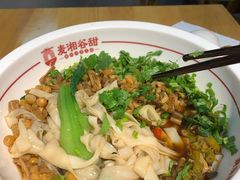 -呷佬·长沙手工米粉(金沙江路店)