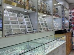 -朱师傅眼镜·蔡司·依视路·尼康(市先进店)