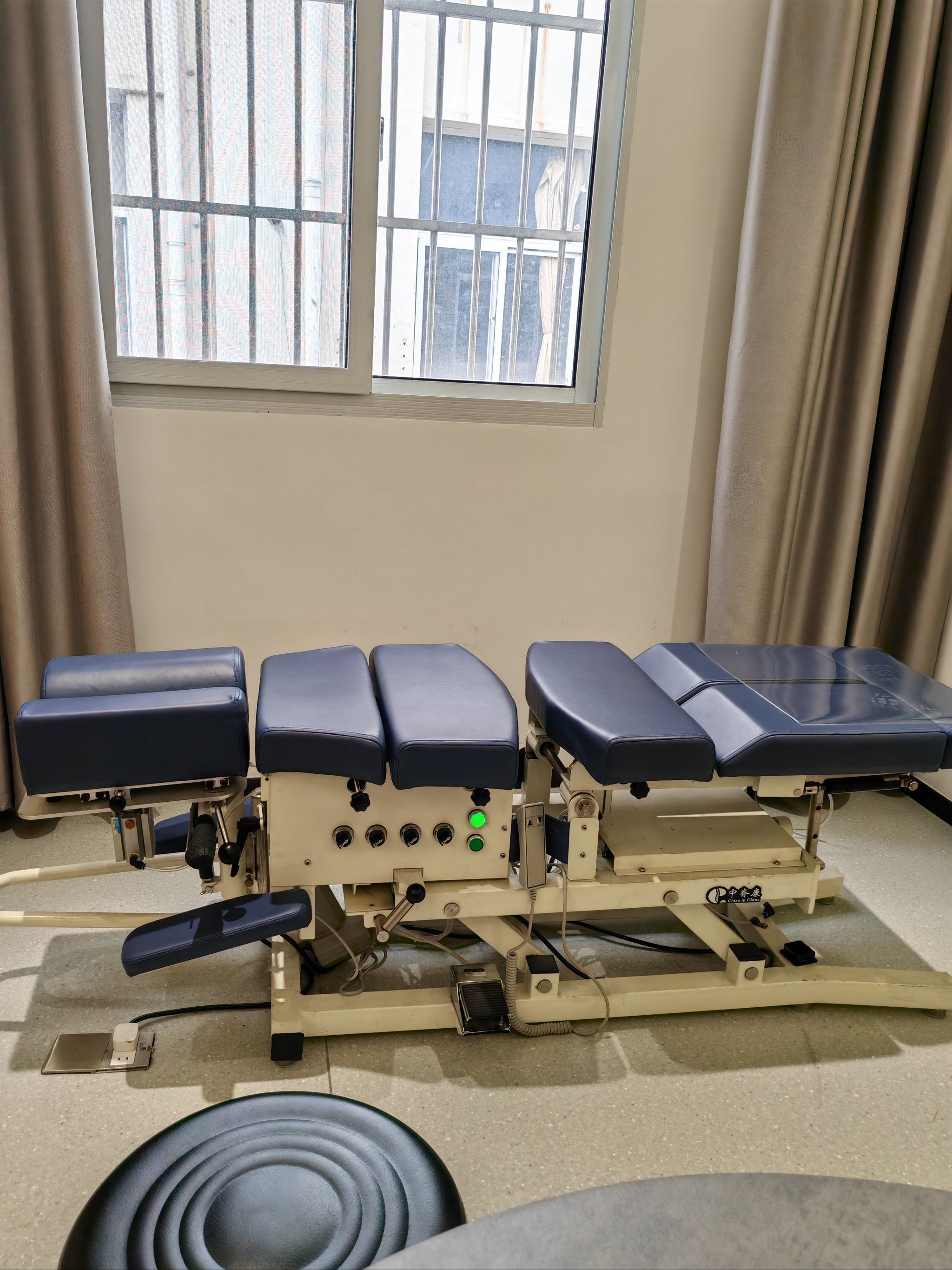 在这个整脊床上做整脊是一种新的体验,就很