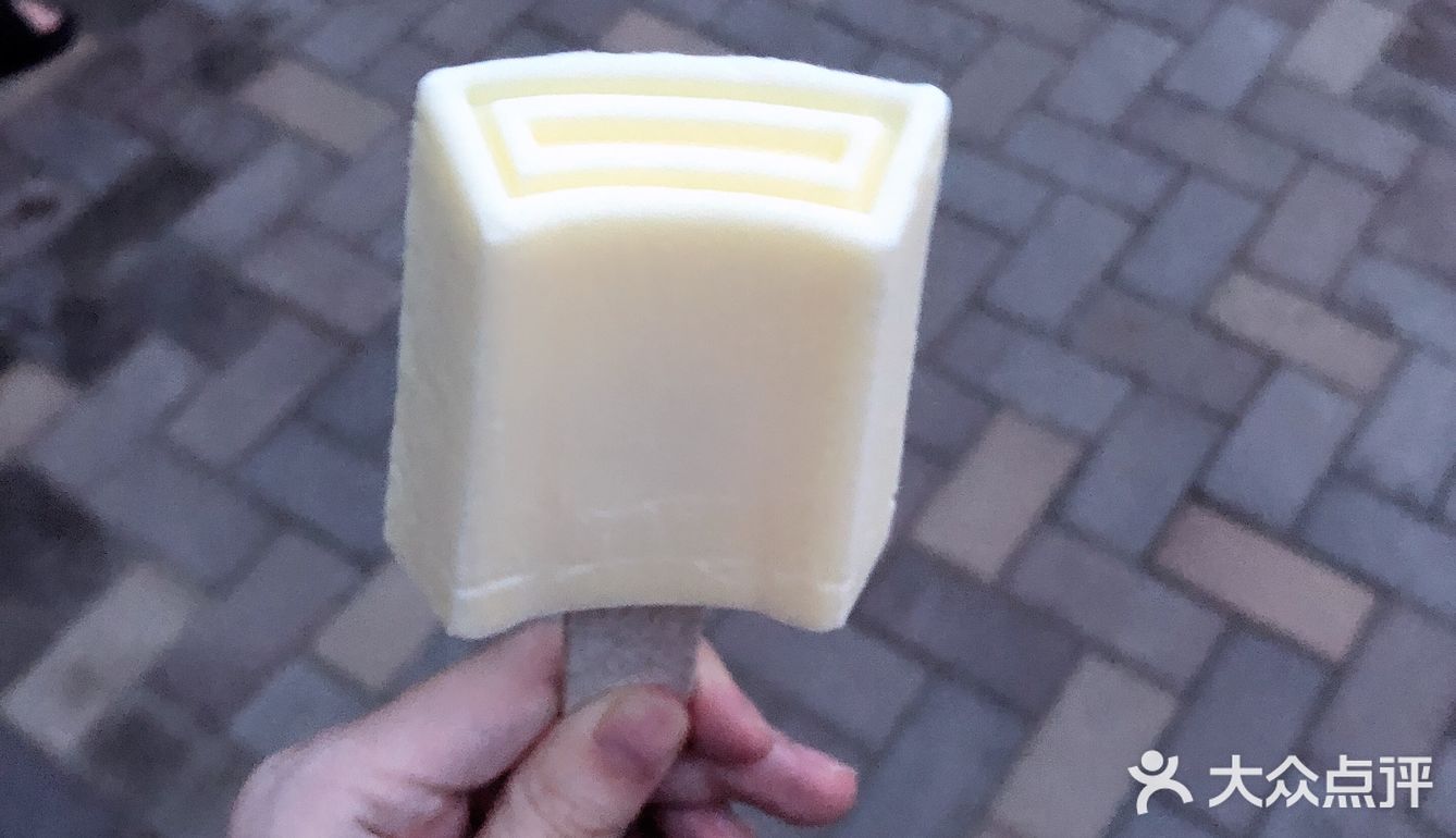 打卡网红雪糕   最近开微博都在安利佟丽娅代言的雪糕