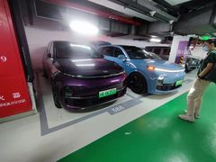 -理想汽车(世纪汇店)