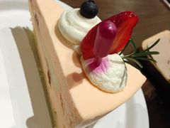 草莓糯米蛋糕-野路甜点铺(松柏路店)