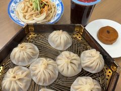 牛肉灌汤小笼包-西安贾三灌汤包·回坊小吃·清真炒菜(北院门总店)