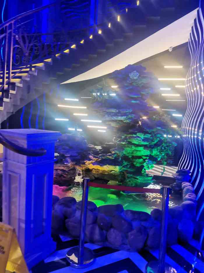 盛世欢歌量贩ktv-"和朋友两个人唱了6小时,喉都哑嗲,仲打包.