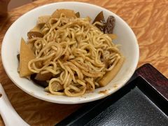 -松树干拌面店