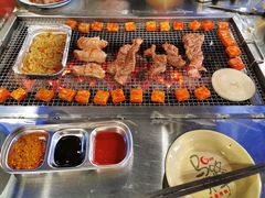酸菜-马路牙子烧烤音乐酒馆(望京店)