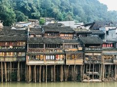 -临江餐馆二楼美食部落