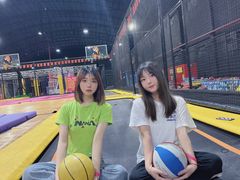 -嘿哟动霸CHUA·新潮玩运动娱乐中心·蹦床滑冰团建乐园