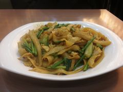 鸡蛋蒜苔炒刀削面-同心阁