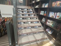 -钟书阁(松江泰晤士小镇店)