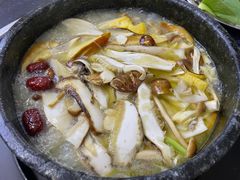 -南渝食府.墨脱石锅松茸鸡