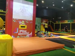 -蹦蹦跳跳(新奥购物中心店)