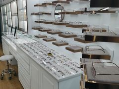 -翰佐蔡司小乐圆·依视路星趣控·暴龙眼镜折扣店