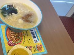 -灵芝妹子海鲜米线(香炉礁山姆店)
