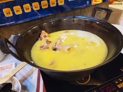 -鲜入围煮花胶鸡海鲜火锅