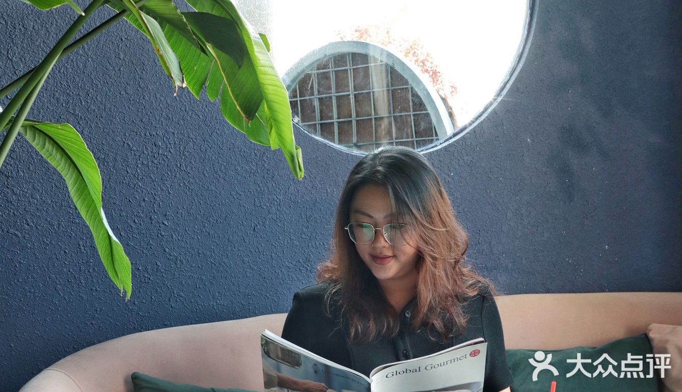 三亚探店｜花海咖啡☕️黑夜变身网红清吧