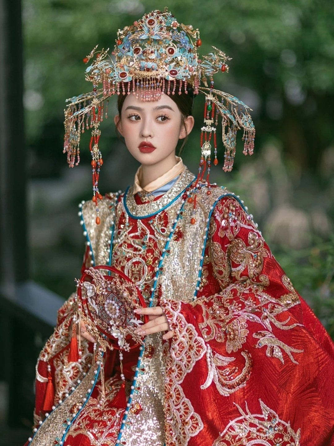 人见人夸的明制汉服中式嫁衣天花板这许你十里红妆凤冠霞帔
尽显