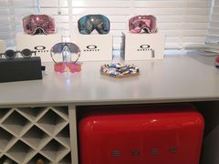 -目艮眼镜SHOWROOM(品牌集合店)