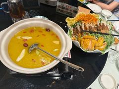 -帅巴人舅母子腊蹄民俗村