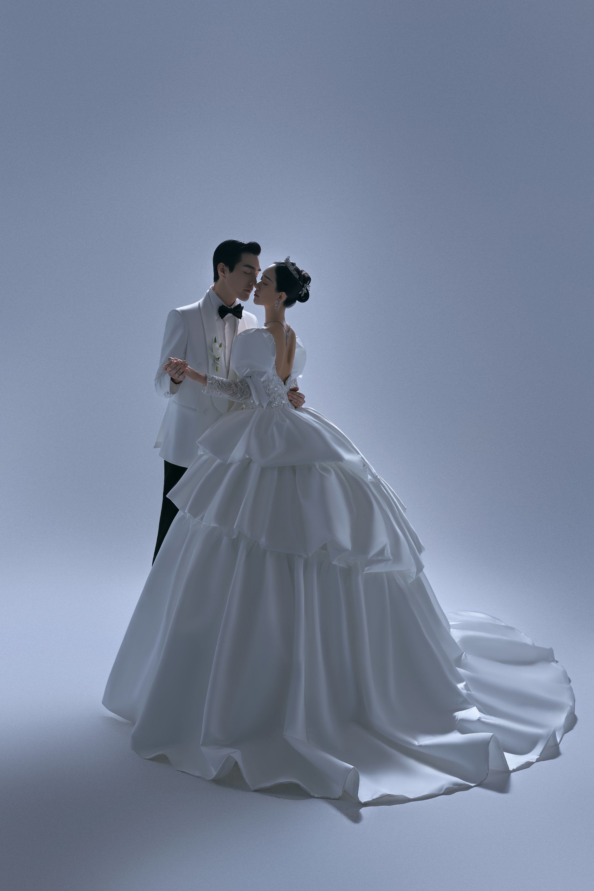 高级感室内白纱婚纱照太美啦[呲牙]