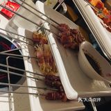点了他家招牌羊肉串、牛小肠，牛小排、五花肉