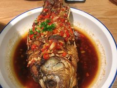 香煎鲫鱼-费大厨辣椒炒肉(万家丽一店)