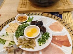 -花馬肆.云南过桥米线(汉神购物广场现场熬汤店)