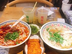-鑫花溪牛肉米粉(人民广场店)