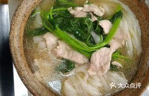 Braised Pork Noodle in Clay Pot