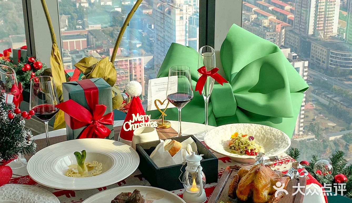 长沙首家Dior主题餐厅🍴超适合圣诞约会～