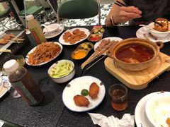 -何妹湿辣牛肉·粤式烧烤砂煲(桂雅路店)