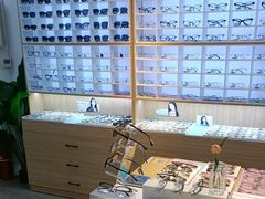 -天空之镜眼镜店蔡司依视路配镜授权零售店(望京颐堤港店)