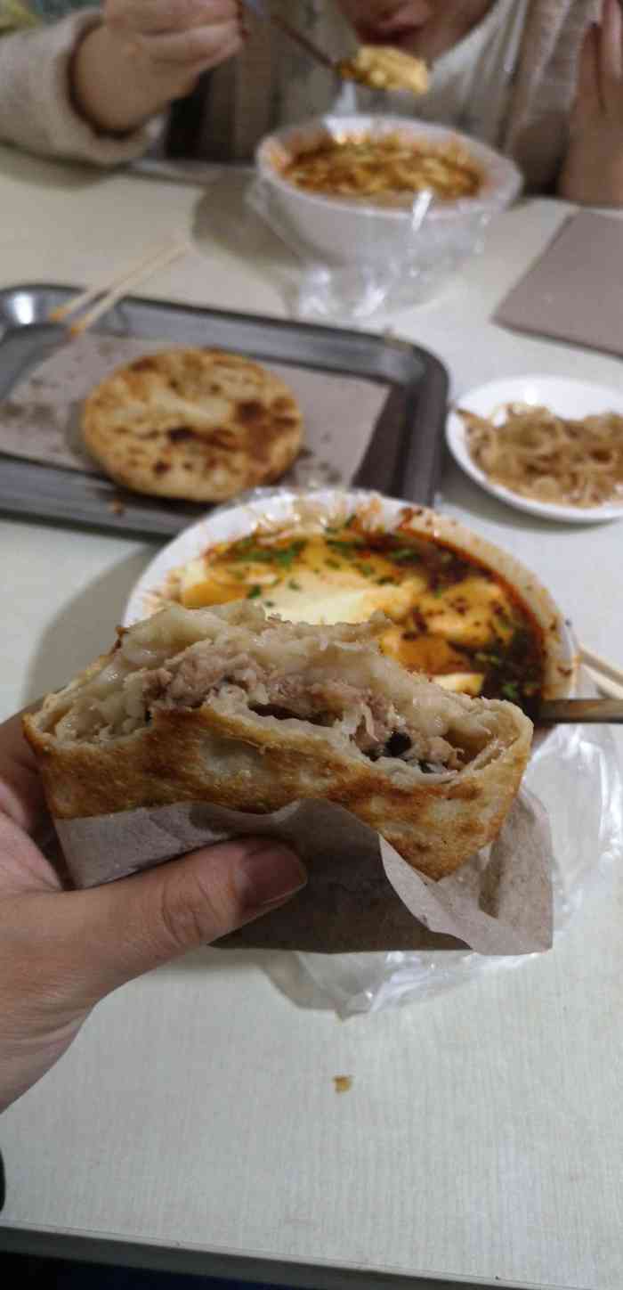 月河王记肉火烧(月河路店)-"前一阵沉迷小吃,王记肉火烧自然不能错过