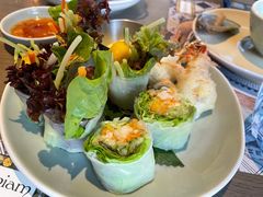 酥炸老虎虾香芒米纸卷配榴莲汁-CHINCHIN 青青·泰国料理(万象食家店)