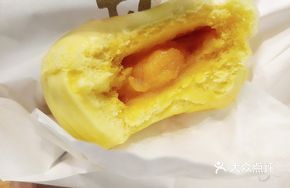 Hong Kong Drizzle Sauce Custard Bun