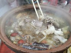 炭炉果鸡煲-威邵鸡煲(西华路总店)