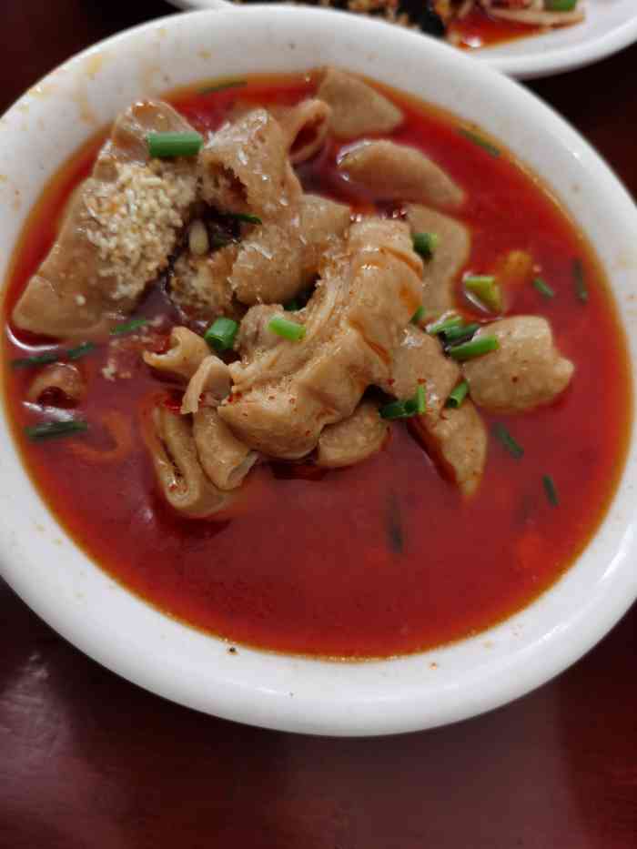 梁三肥肠-"应该算当地比较有特色的小碗菜,烧菜口味地.