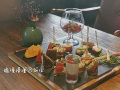 混合甜品拼盘-Carbon莫卡哆·意大利复古集市餐厅(杭州大厦店)