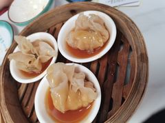 鲍鱼捞汁燕皮虾饺皇-喜势点·糖沙翁手工茶点·本地人茶居(永庆坊店)