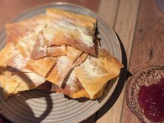 乳扇片蘸草莓酱-浩海火燒雲傣家菜(芮欧百货店)