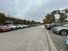 -秀沿路地铁站停车场