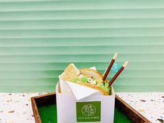 抹茶冰淇淋菠萝包-曼僖瓦罐咖啡(华山南路店)