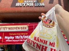 -Bánh Mì Huynh Hoa