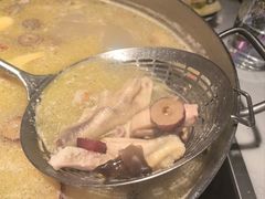 -尚尚仙·酸汤猪手·猪肚鸡火锅(华联万柳购物中心店)