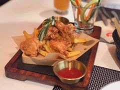 招牌炸嫩汁鸡配薯条-百特喜·意大利餐厅(八佰伴镇江店)