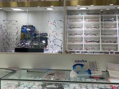 -朱师傅眼镜·蔡司·依视路·尼康(市先进店)