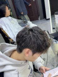 -藤野造型烫发染发