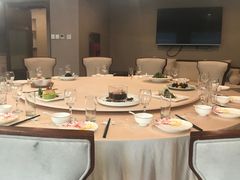 包厢-黄浦江游览十六铺3号码头网红自助餐