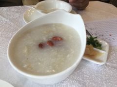 -广东大厦酒店(广州北京路步行街纪念堂地铁站店)